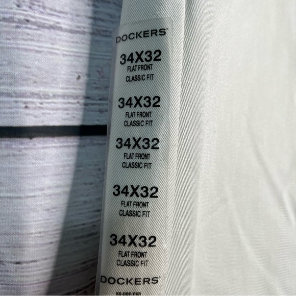 Dockers Classic Fit Flat Front Mens 34x32 Khaki Pants Slacks NEW - Picture 5 of 8